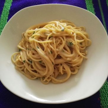 ESPAGUETTIS EN CREMA DE AJO Cremosos Espaguettis con elegante sabor a Ajo